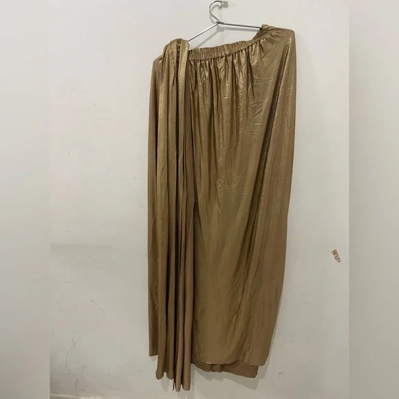 Stylish ready to wear designer saree with peplum black blouse and golden saree - Picture 9 of 9